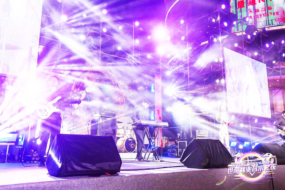 文藝演出節目樂隊演唱