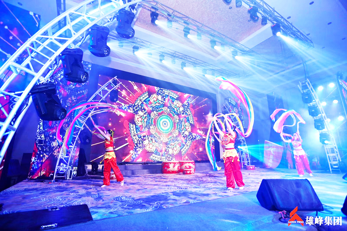 迎新春聯(lián)歡晚會(huì)案例賞析1